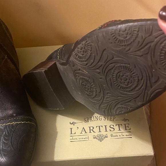 Final Sale 🌹L’Artiste Spring Step Black Embossed Leather Ankle Boots w box - Picture 7 of 11